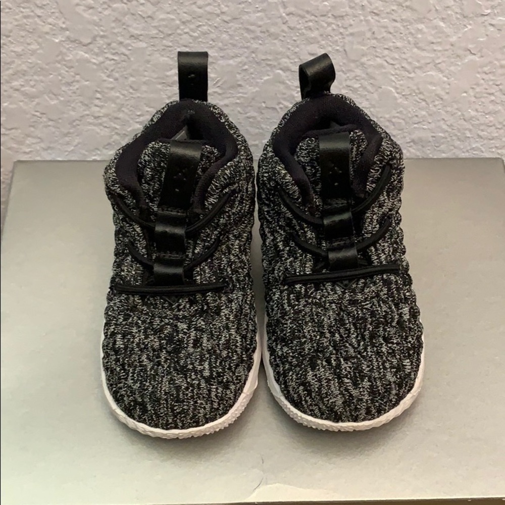 NIKE Lebron XV (TD) Black and White - size 5C